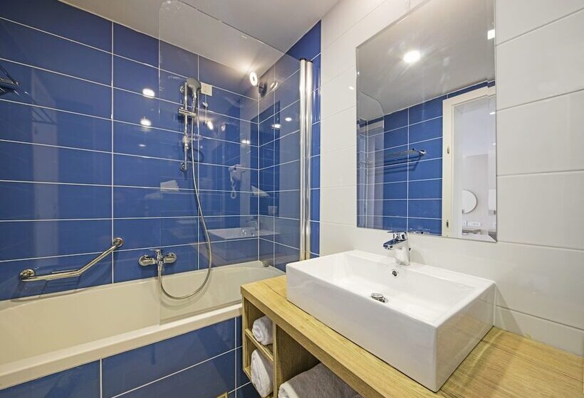 Семейный Номер, Aminess Port9 Hotel