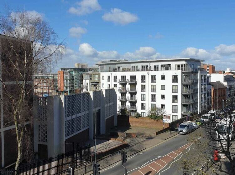 Номер Deluxe, Hilton Garden Inn Birmingham Brindleyplace
