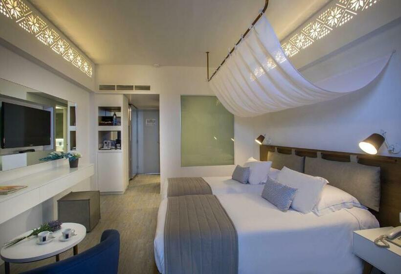 اتاق اساندارد با چشم‌انداز جانبی به دریا, Lordos Beach Hotel & Spa