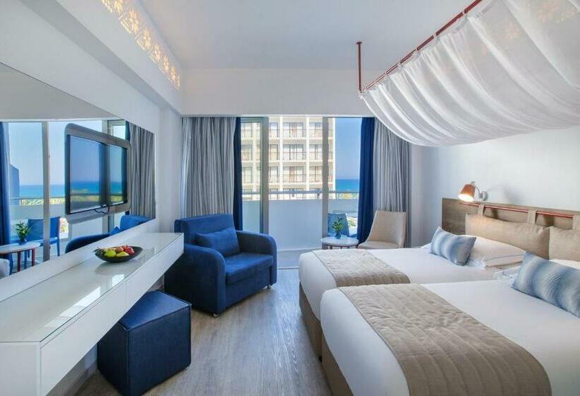اتاق سوپریور با چشم‌انداز جانبی دریا, Lordos Beach Hotel & Spa