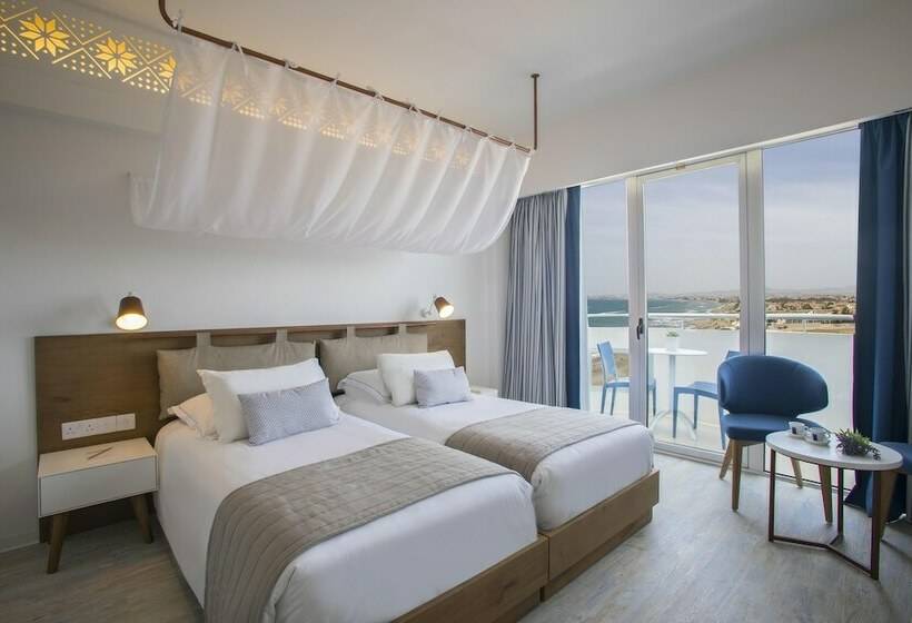 اتاق سوپریور با چشم‌انداز جانبی دریا, Lordos Beach Hotel & Spa
