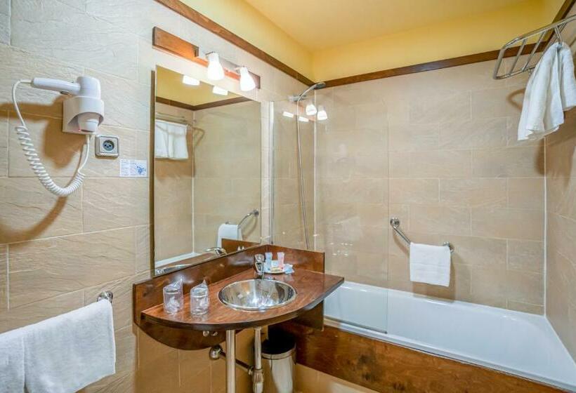Habitación Triple Estándar, Victoria 4 Puerta Del Sol