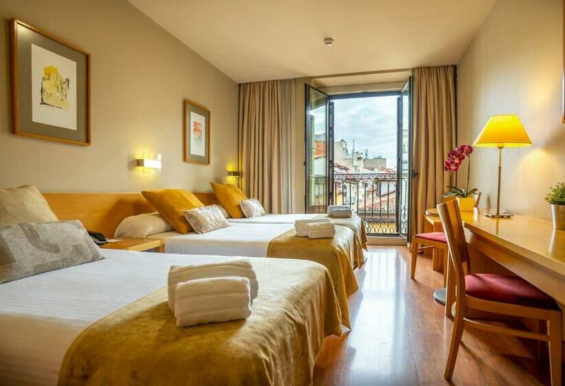 Habitación Triple Estándar, Victoria 4 Puerta Del Sol