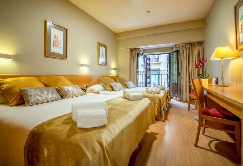 Habitación Triple Estándar, Victoria 4 Puerta Del Sol