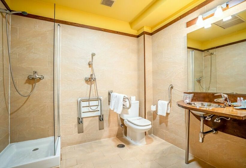 Habitación Triple Estándar, Victoria 4 Puerta Del Sol