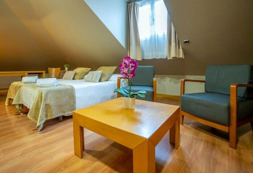 Habitación Triple Estándar, Victoria 4 Puerta Del Sol
