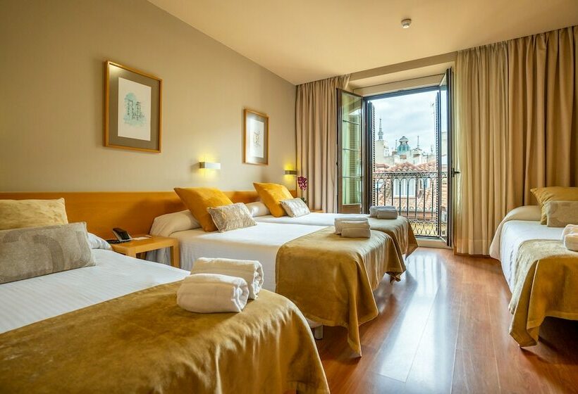 Habitación Triple Estándar, Victoria 4 Puerta Del Sol