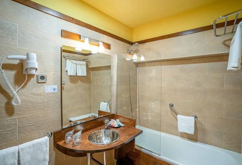 Habitación Triple Estándar, Victoria 4 Puerta Del Sol