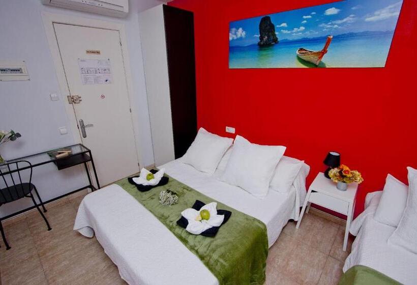 Номер Стандарт Вид на Город, Barcelona City North Hostal