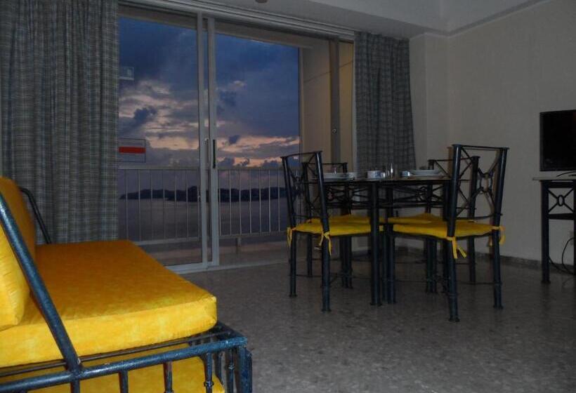 חדר משפחתי, Las Torres Gemelas Acapulco