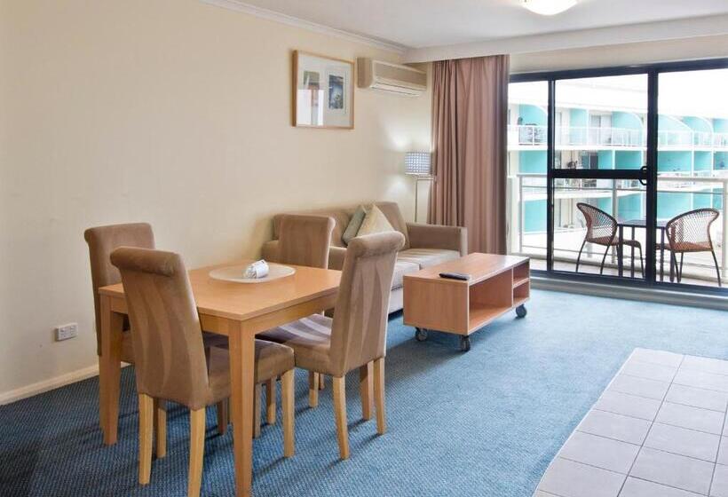 스탠다드 스튜디오, Oaks The Entrance Waterfront Suites