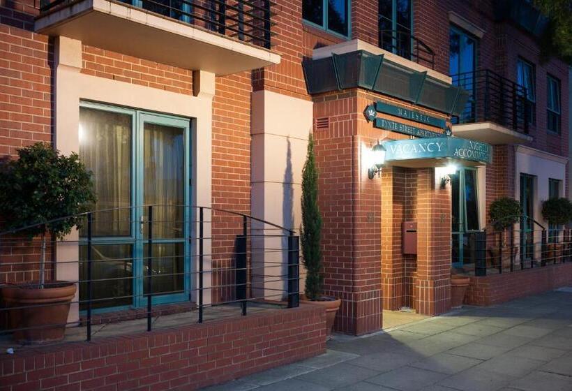 스탠다드 스튜디오, Majestic Tynte Street Apartments