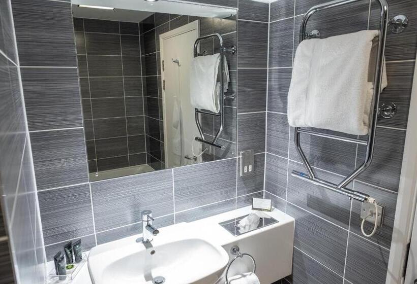 سوییت, Burleigh Court Hotel And Leisure