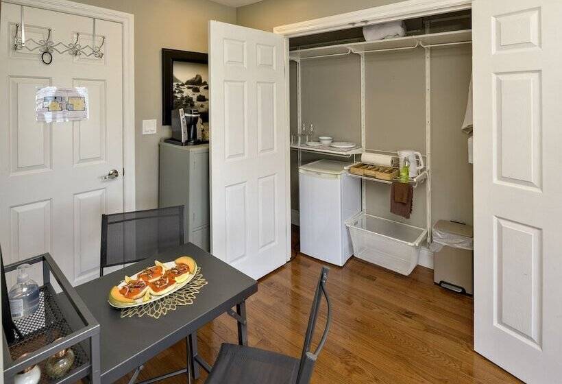 Люкс, Above The Beach Guest Suites