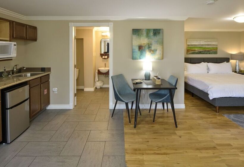 Люкс с гидромассажем, Above The Beach Guest Suites