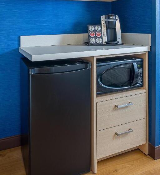 디럭스 룸 킹사이즈 침대, Holiday Inn Express & Suites Halifax   Bedford, An Ihg