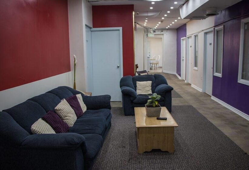 اتاق استاندارد با سرویس بهداشتی مشترک, St Lawrence Residences And Suites