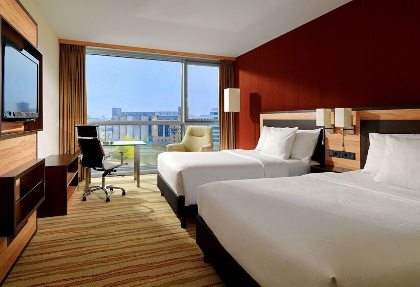 带2个双人床的标准工作室, Courtyard By Marriott Duesseldorf Hafen