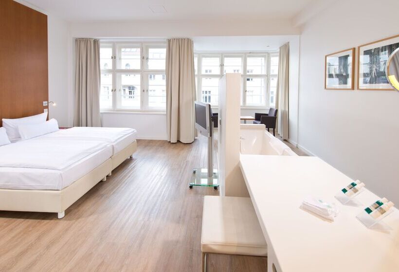 سوییت, Ellington  Berlin