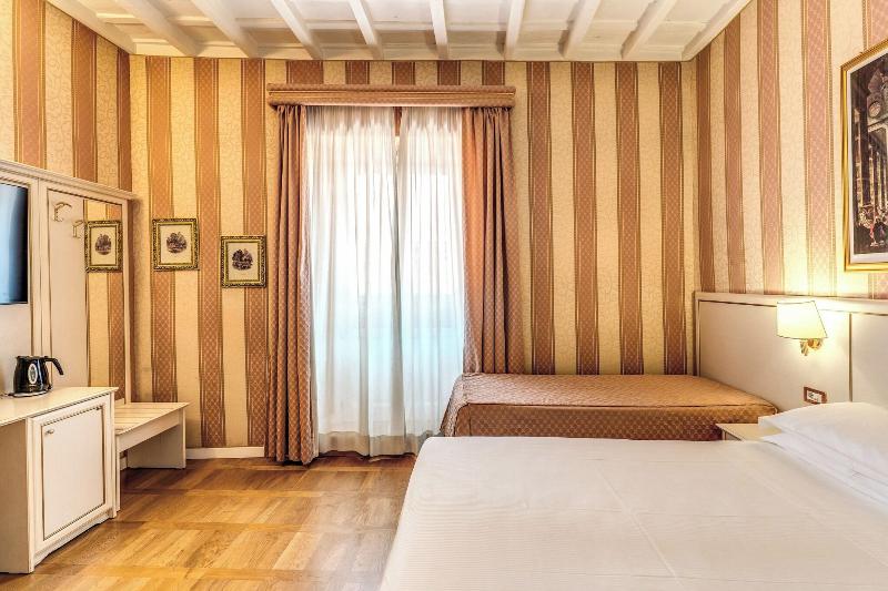 חדר סטנדרט לשלושה, Relais Fontana Di Trevi