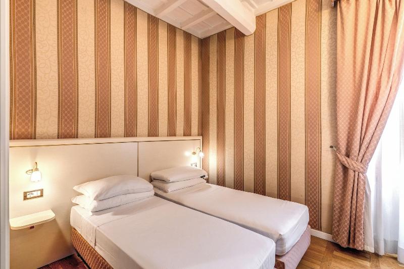חדר משפחתי, Relais Fontana Di Trevi