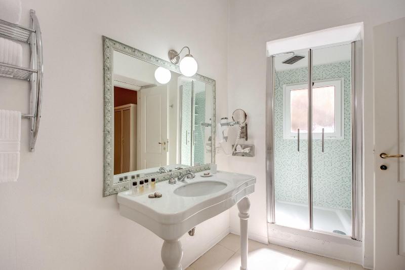 חדר סטנדרט לשלושה, Relais Fontana Di Trevi