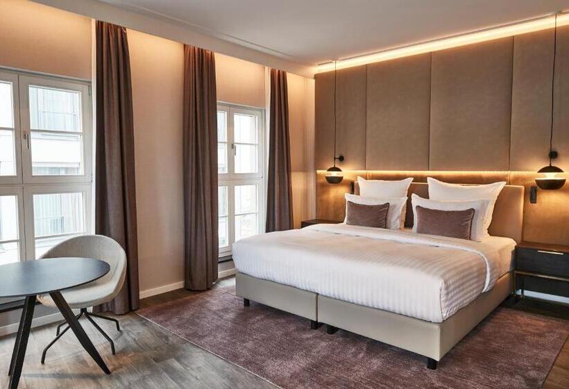 Полулюкс, Steigenberger Hotel De Saxe