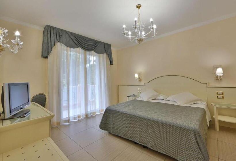 Трехместный Номер Deluxe с Видом, Globus, Sure Hotel Collection By Best Western