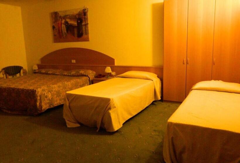 Четырехместный Номер Стандарт, Ascot Lodging