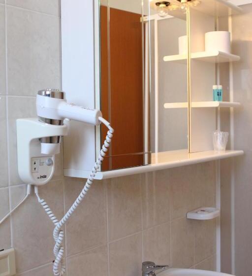 Четырехместный Номер Стандарт, Ascot Lodging
