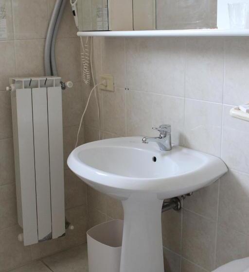 Семейный Номер, Ascot Lodging