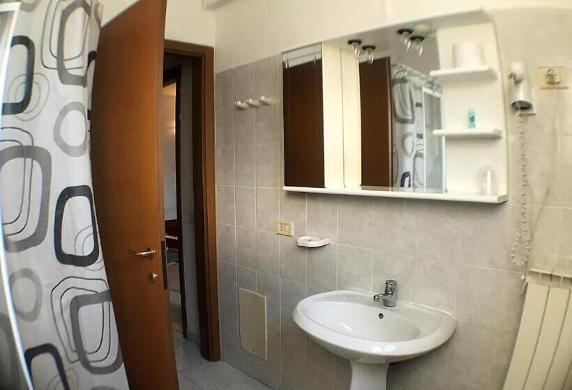 Номер Стандарт Трехместный, Ascot Lodging