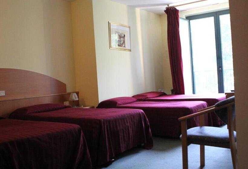 Четырехместный Номер Стандарт, Ascot Lodging