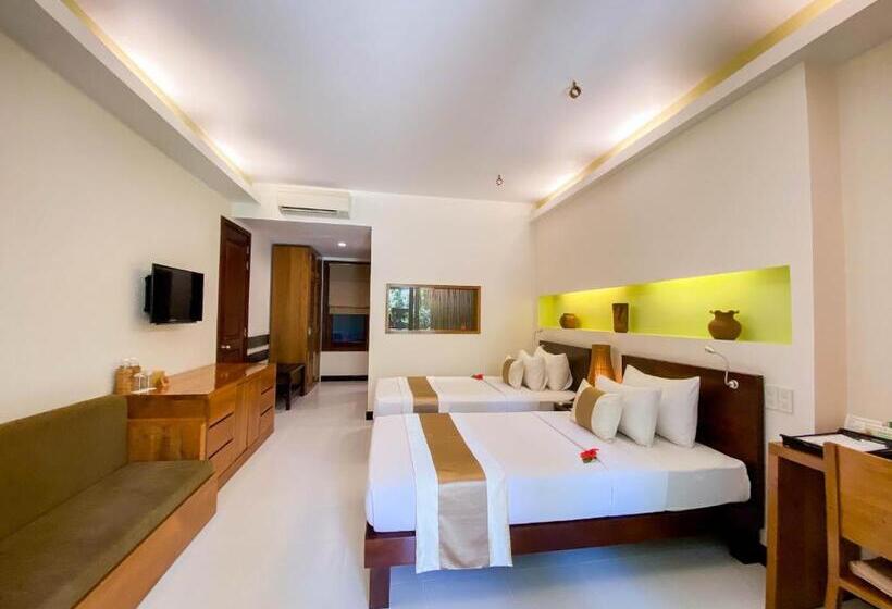 اتاق لوکس با بالکن, Bamboo Village Beach Resort & Spa