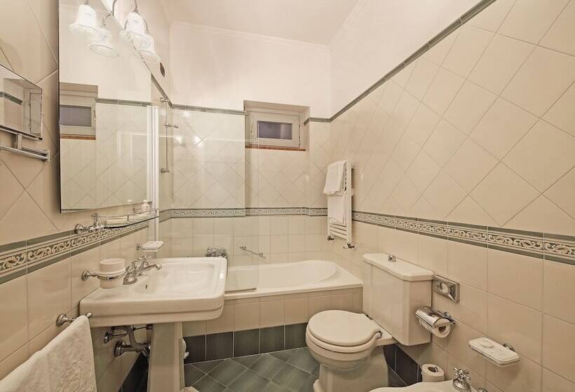 Номер Deluxe Вид на Озеро, Savoy Palace
