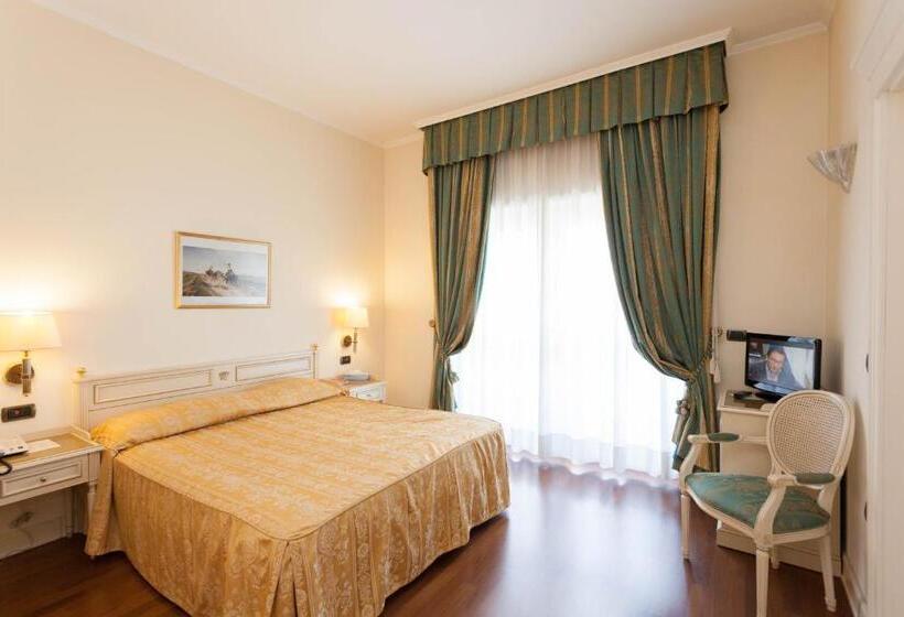 Классический Номер, Savoy Palace