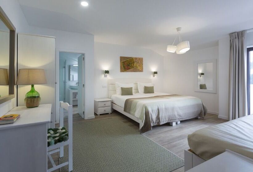 Трехместный Номер Стандарт с Балконом, Boutique Hotel Casa Do Outeiro   Arts & Crafts