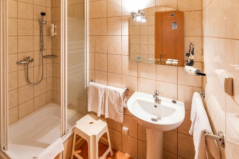 Quarto Estandar Individual, Jordan Pokoje Gościnne
