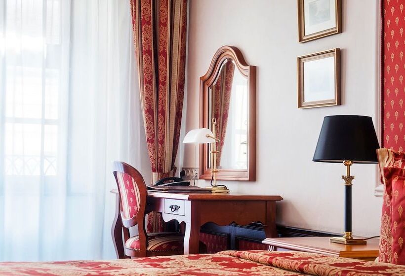 اتاق اجرایی, Arcadia Boutique