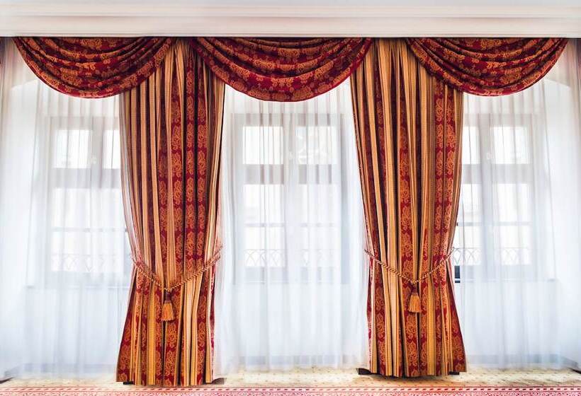 اتاق لوکس, Arcadia Boutique