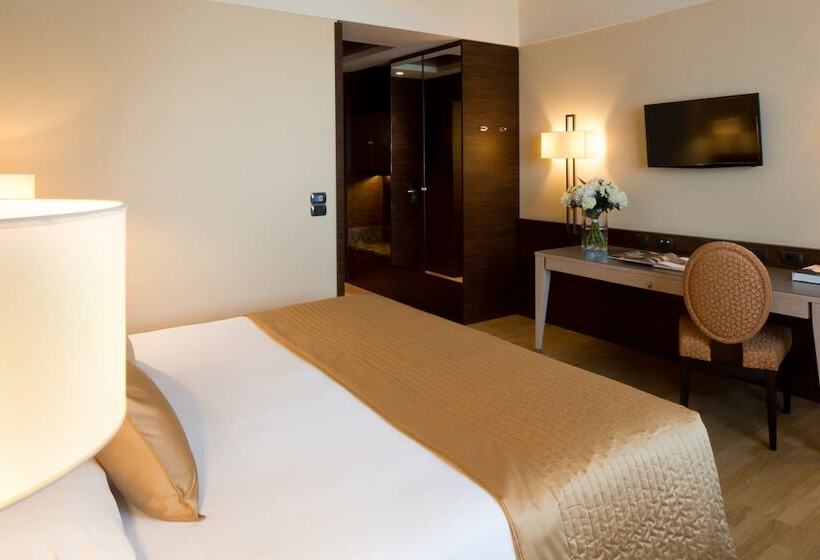 Номер Deluxe, Starhotels Grand Milan