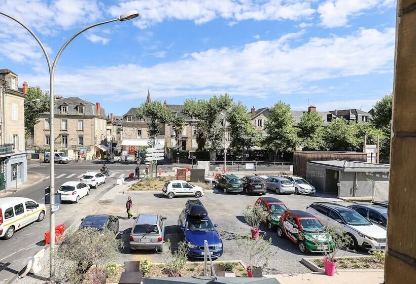 스탠다드 트리플 룸, La Reserve De Brive