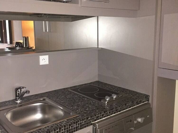 Полулюкс, Standing Hotel Suites By Actisource