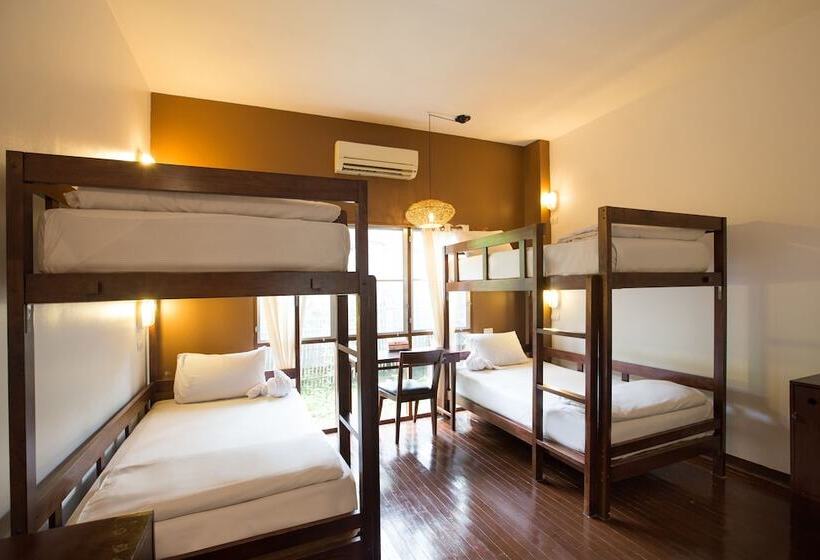 Кровать в Многоместном Номере с Общей Ванной, Eco Resort Chiang Mai