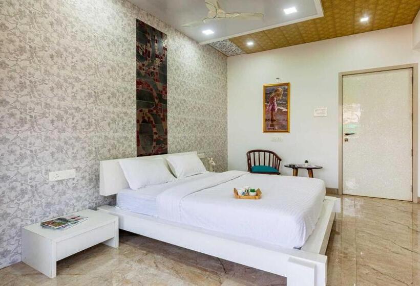 Вилла 1 Спальня, Ayurkutir Villa By Stayvista   Pool, Gym, And Snooker Table For Your Ultimate Relaxation And Enterta