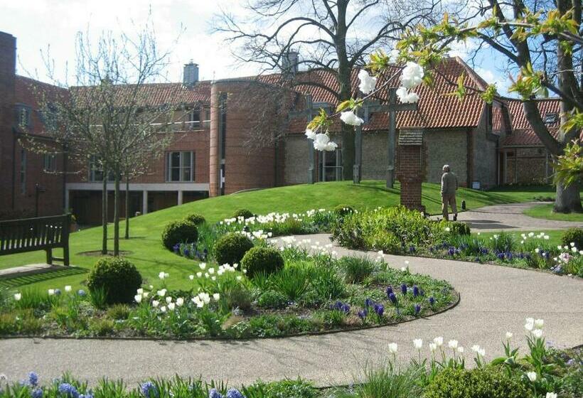 标准单人间, The Shrine Of Our Lady Of Walsingham