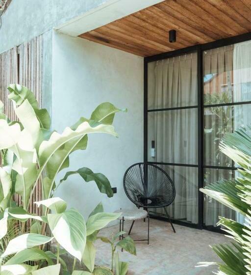 اتاق لوکس با تخت بزرگ, Surfing Temple Hotel Boutique