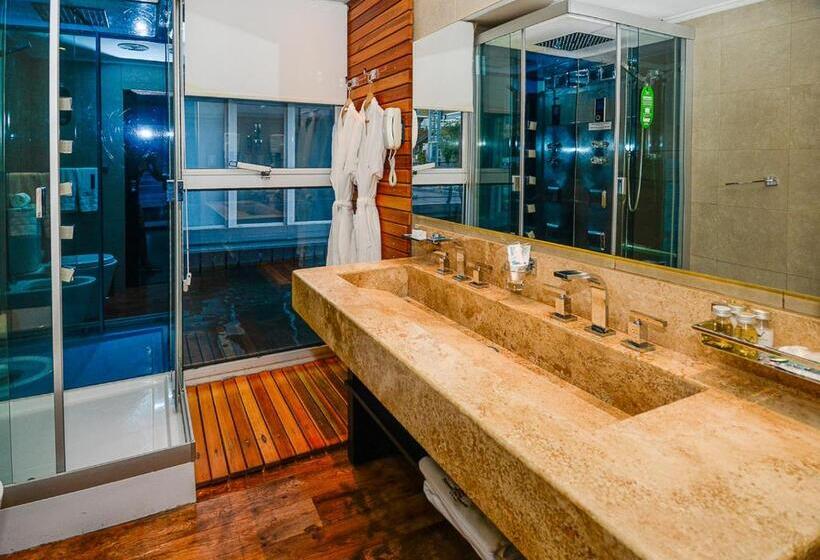 Suite with lake view, Potrero De Los Funes