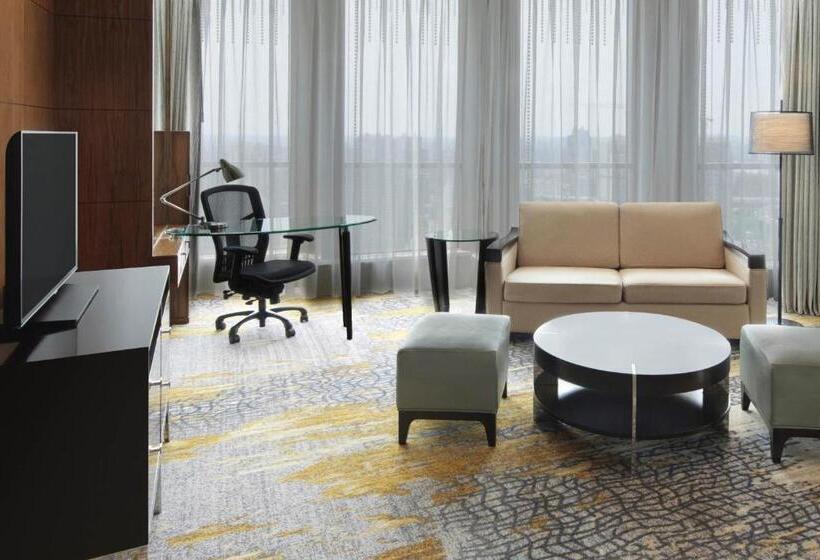 سوئیت پریمیوم, Sheraton Grand Shanghai Pudong Hotel & Residences