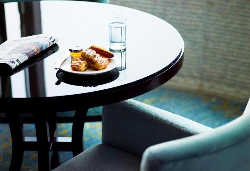 اتاق اجرایی با تخت بزرگ, Sheraton Grand Shanghai Pudong Hotel & Residences